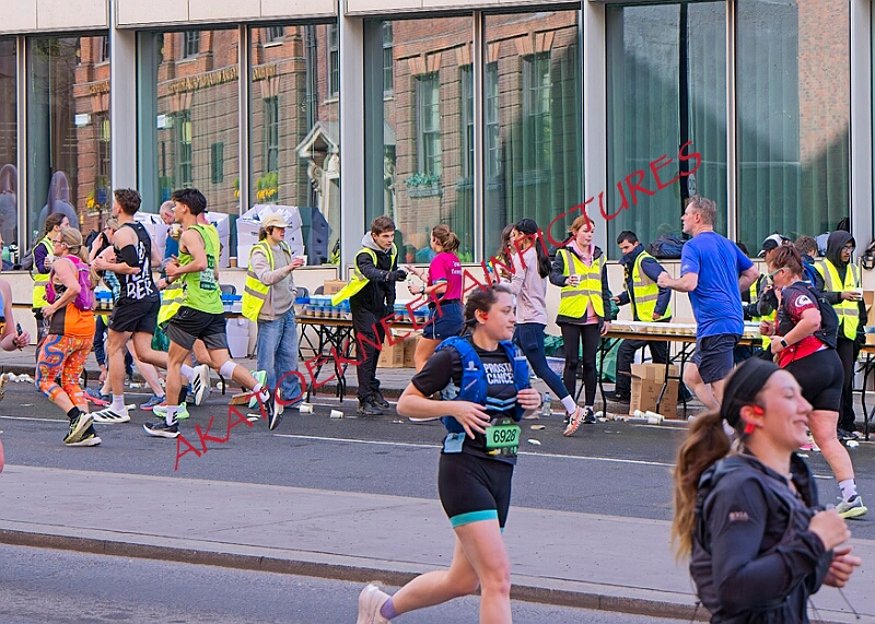 20260412 LONDLMHALF00278A.JPG